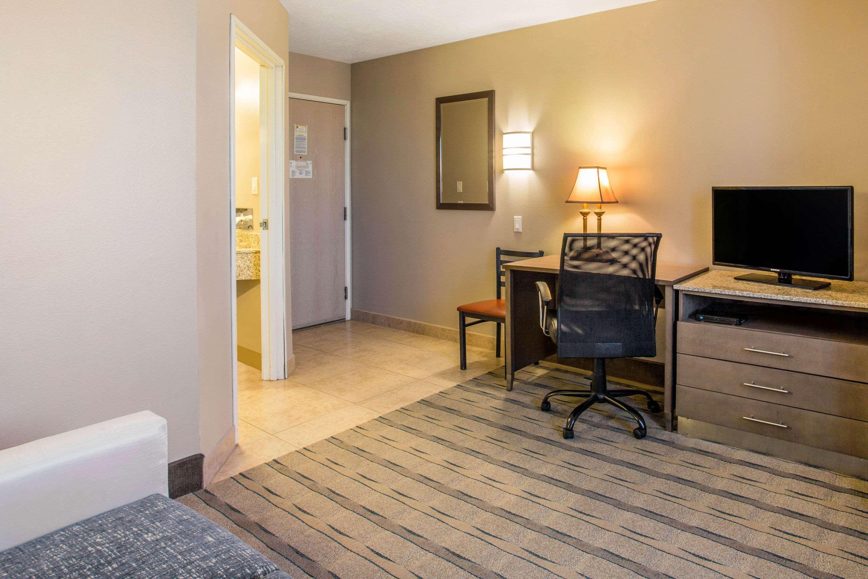 Quality Inn Moriarty Екстер'єр фото