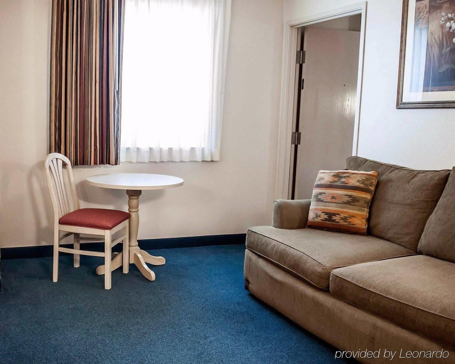 Quality Inn Moriarty Екстер'єр фото